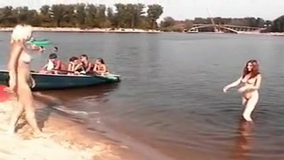 На пляже, Домашнее,