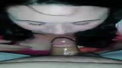 Жена сосёт,