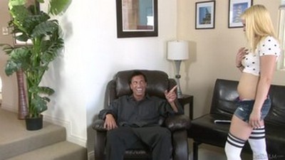 Отчим и падчерица, Трахает падчерицу,