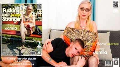 Старухи, В одежде, В чулках,