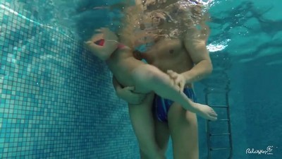 Красивые попки, Молодые, По месту, В бассейне,