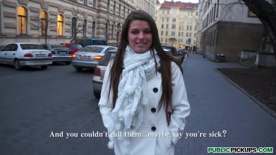 Брюнетки, В одежде, Красивые попки, Крупным планом, Молодые, От первого лица, Пикап,