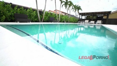 Большой член, Брюнетки, В масле, Красивые попки, Анальный, В чулках, Молодые,