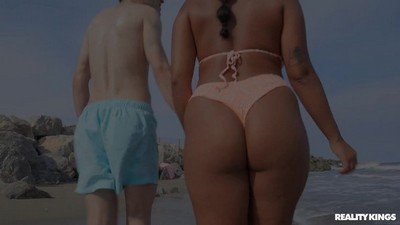 Брюнетки, По месту, Большие жопы, Большие сиськи, На пляже, Большие натуральные сиськи,